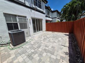 7673 NW 116th Ave, Doral FL 33178