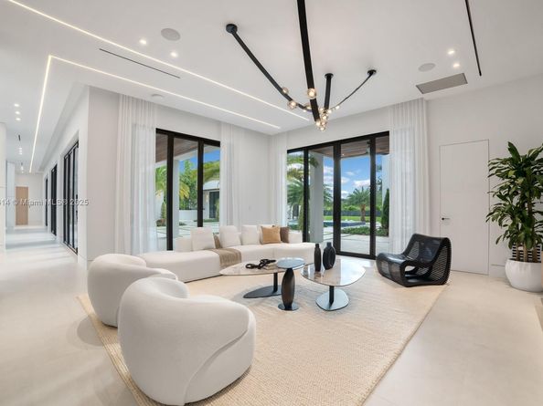 9900 SW 125th Ave, Miami FL 33186