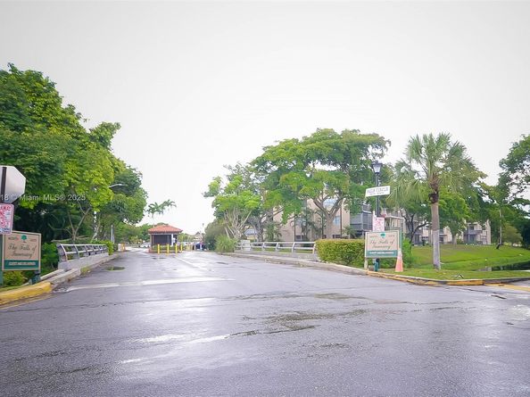 6301 N Falls Cir Dr 307, Lauderhill FL 33319