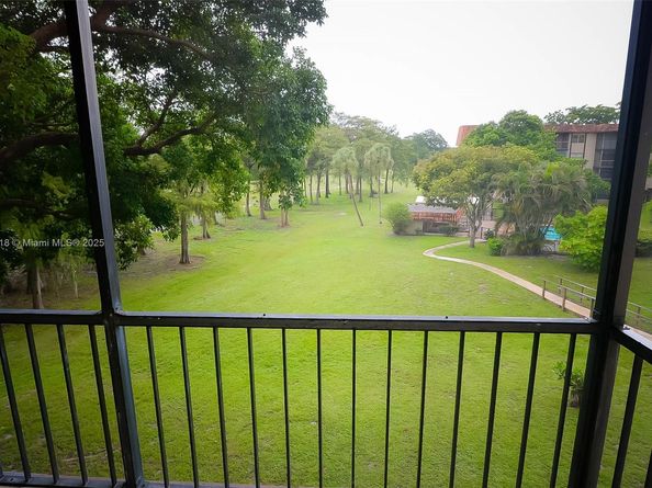 6301 N Falls Cir Dr 307, Lauderhill FL 33319
