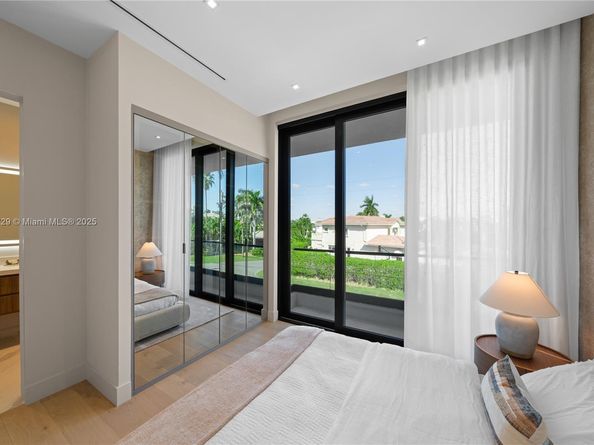 2950 NE 164th St, North Miami Beach FL 33160