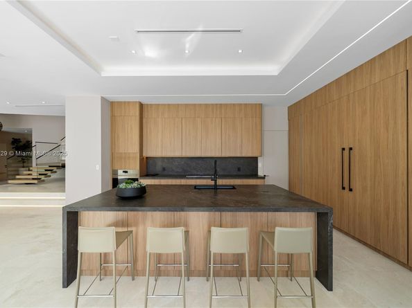 2950 NE 164th St, North Miami Beach FL 33160