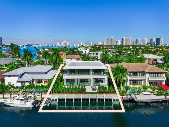 2950 NE 164th St, North Miami Beach FL 33160