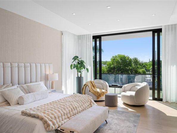 2950 NE 164th St, North Miami Beach FL 33160