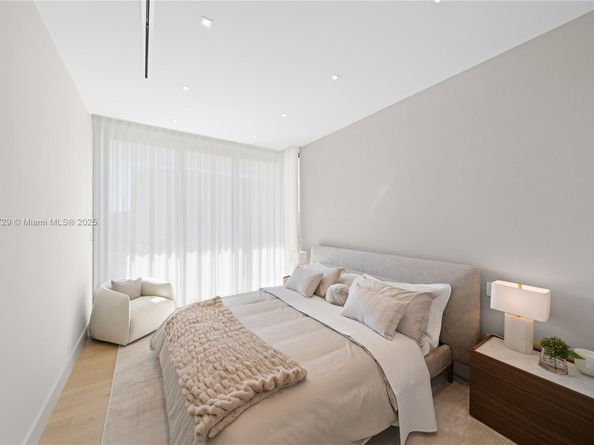 2950 NE 164th St, North Miami Beach FL 33160