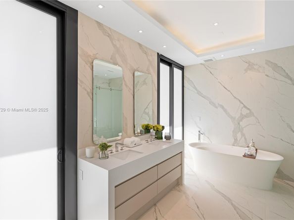 2950 NE 164th St, North Miami Beach FL 33160