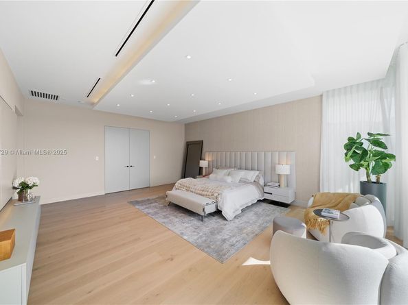 2950 NE 164th St, North Miami Beach FL 33160