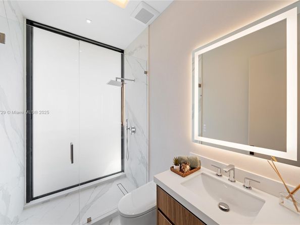 2950 NE 164th St, North Miami Beach FL 33160