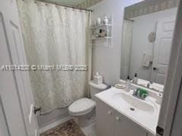 126 Chestnut Cir, Royal Palm Beach FL 33411