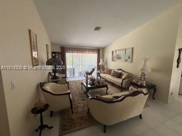 126 Chestnut Cir, Royal Palm Beach FL 33411