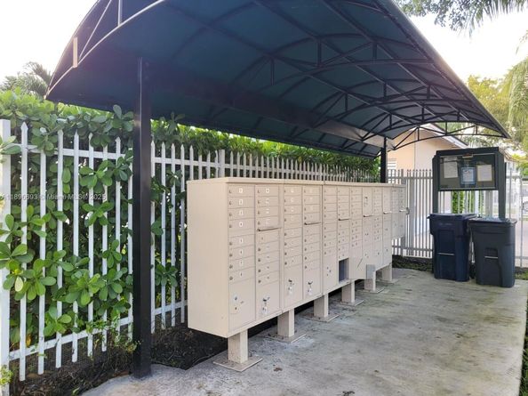 13906 SW 173rd Ter 13906, Miami FL 33177