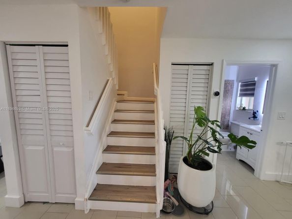 13906 SW 173rd Ter 13906, Miami FL 33177