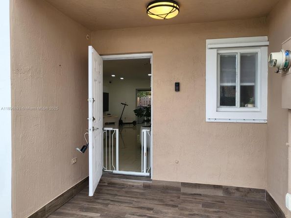 13906 SW 173rd Ter 13906, Miami FL 33177