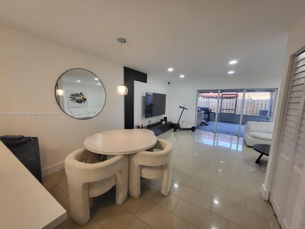 13906 SW 173rd Ter 13906, Miami FL 33177