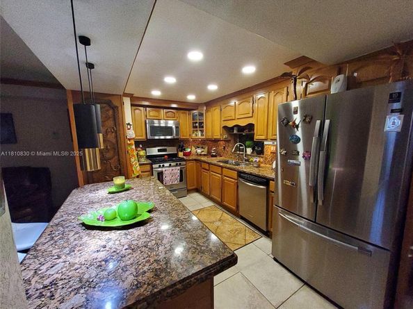 11389 SW 65th St, Miami FL 33173