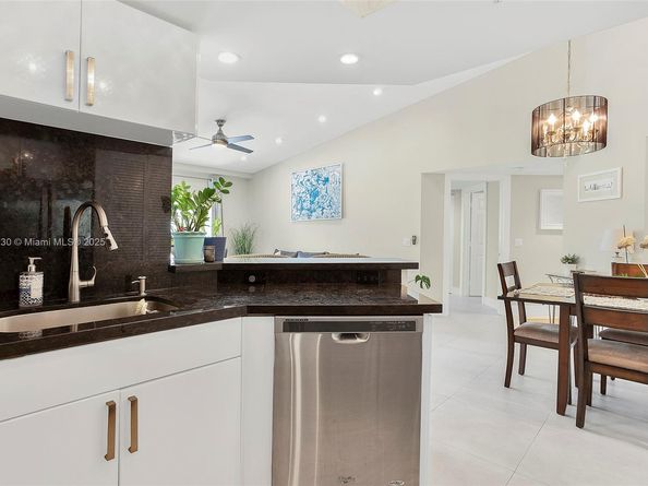 2009 SE 10th Ave 322, Fort Lauderdale FL 33316