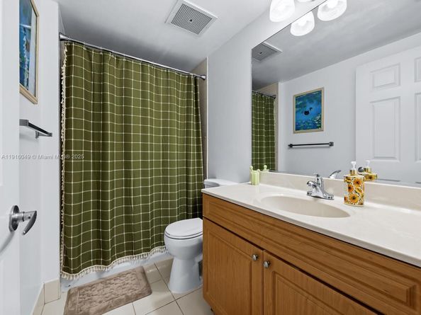 900 SW 8th St 1208, Miami FL 33130