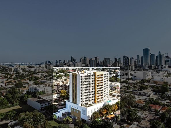 900 SW 8th St 1208, Miami FL 33130