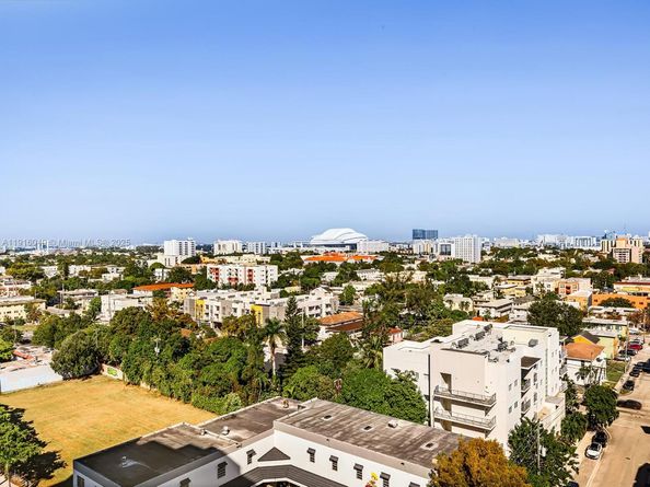 900 SW 8th St 1208, Miami FL 33130