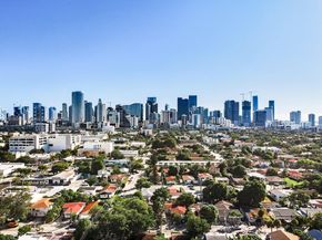 900 SW 8th St 1208, Miami FL 33130