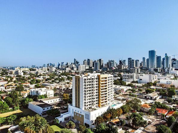 900 SW 8th St 1208, Miami FL 33130