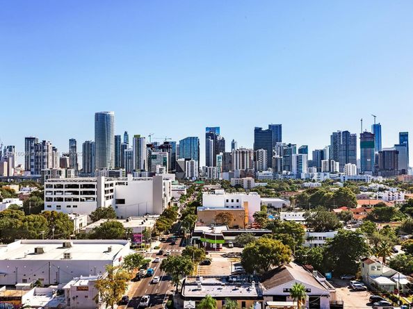 900 SW 8th St 1208, Miami FL 33130