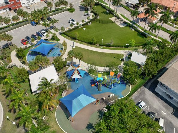 493 Holiday Dr, Hallandale Beach FL 33009