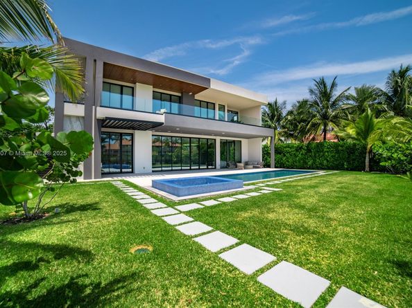 493 Holiday Dr, Hallandale Beach FL 33009
