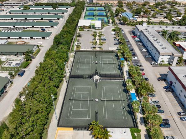 493 Holiday Dr, Hallandale Beach FL 33009