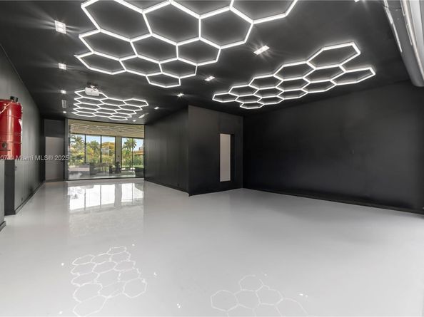 493 Holiday Dr, Hallandale Beach FL 33009