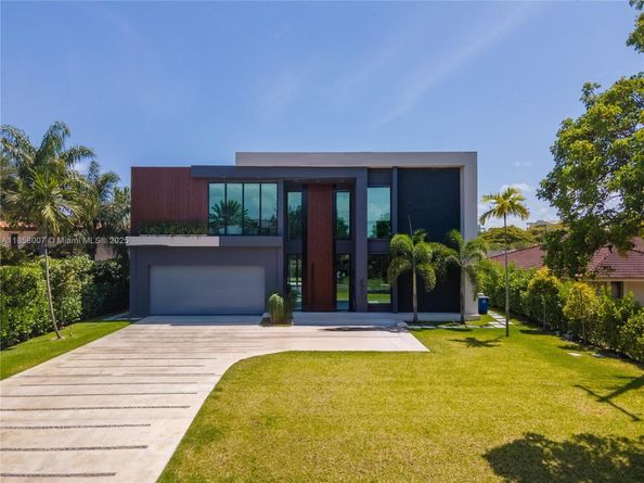 493 Holiday Dr, Hallandale Beach FL 33009