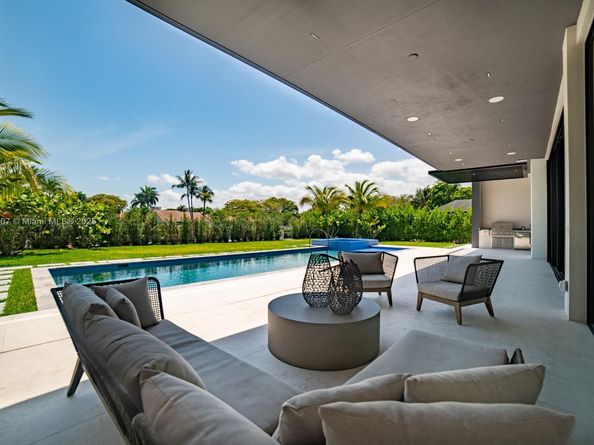 493 Holiday Dr, Hallandale Beach FL 33009