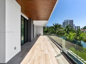 493 Holiday Dr, Hallandale Beach FL 33009