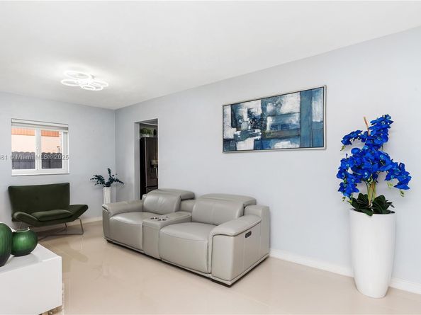 2670 SW 119th Ct, Miami FL 33175