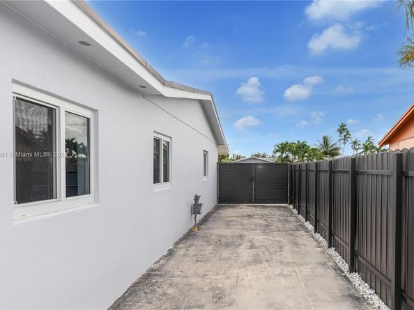 2670 SW 119th Ct, Miami FL 33175