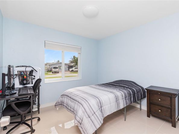 2670 SW 119th Ct, Miami FL 33175