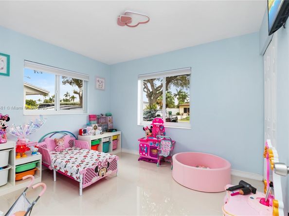 2670 SW 119th Ct, Miami FL 33175