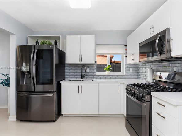 2670 SW 119th Ct, Miami FL 33175