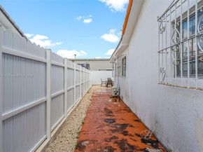 13 NW 108th Ct, Miami FL 33172