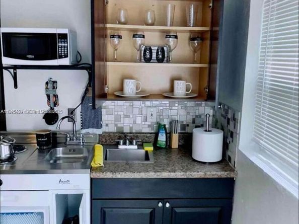 1400 NE 148th St, Miami FL 33161