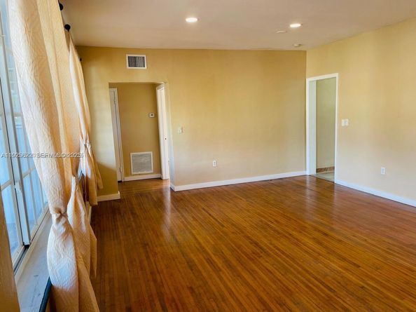 1400 NE 148th St, Miami FL 33161