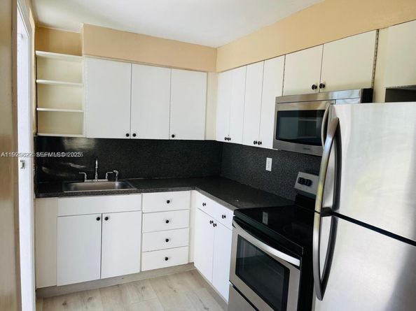 1400 NE 148th St, Miami FL 33161