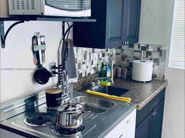 1400 NE 148th St, Miami FL 33161