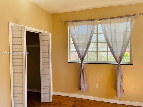 1400 NE 148th St, Miami FL 33161