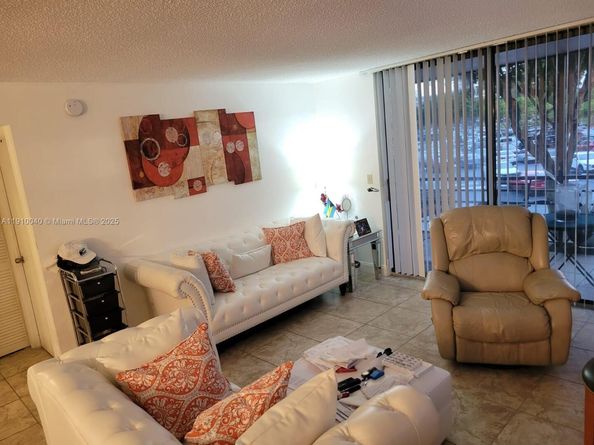 1400 Saint Charles Pl 215, Pembroke Pines FL 33026