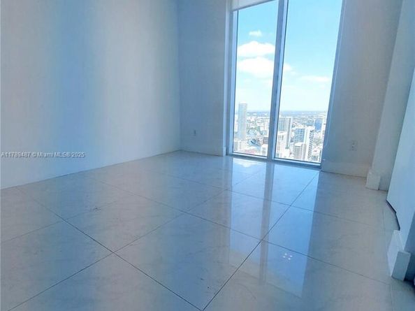 60 SW 13th St 5013, Miami FL 33130