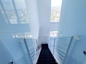 60 SW 13th St 5013, Miami FL 33130