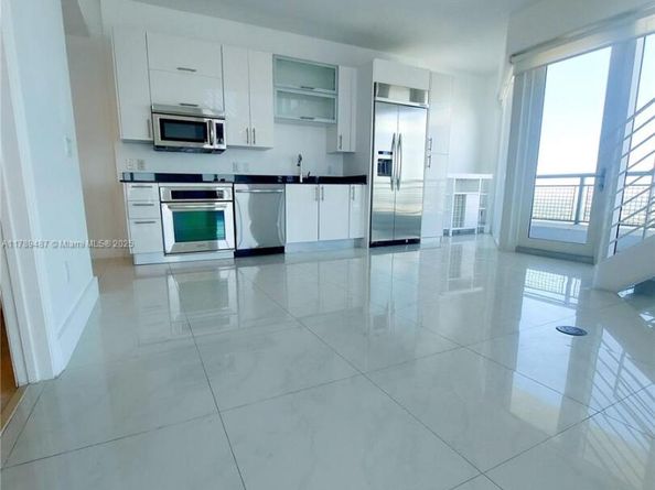 60 SW 13th St 5013, Miami FL 33130