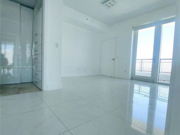 60 SW 13th St 5013, Miami FL 33130