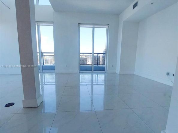 60 SW 13th St 5013, Miami FL 33130